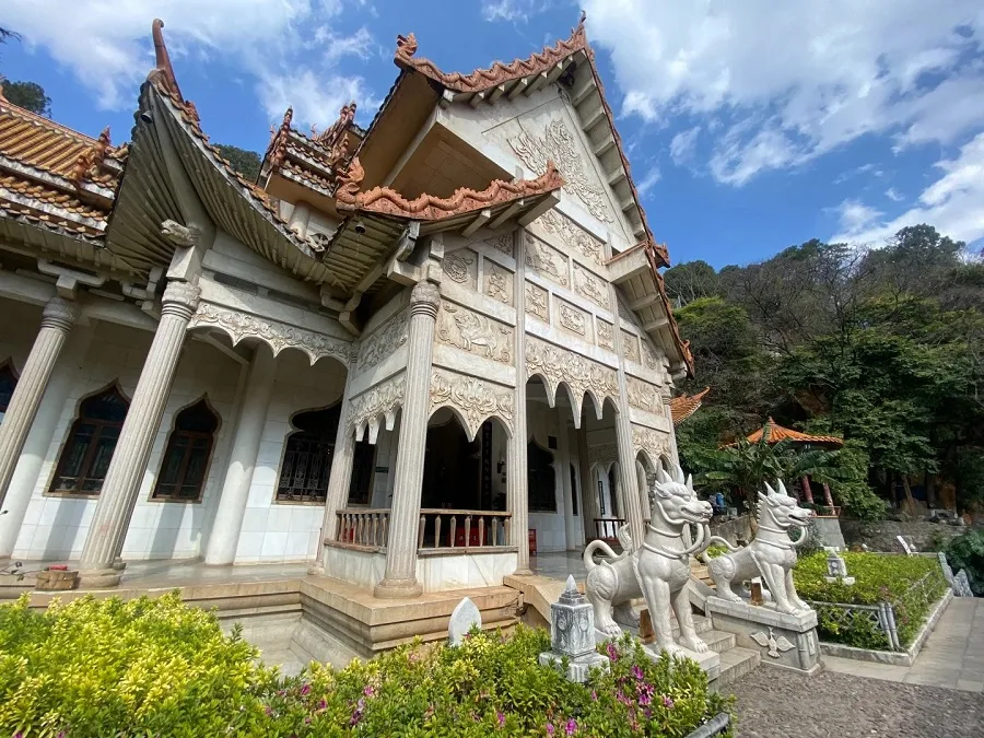 bronze buddha hall in yuantong temple kunming