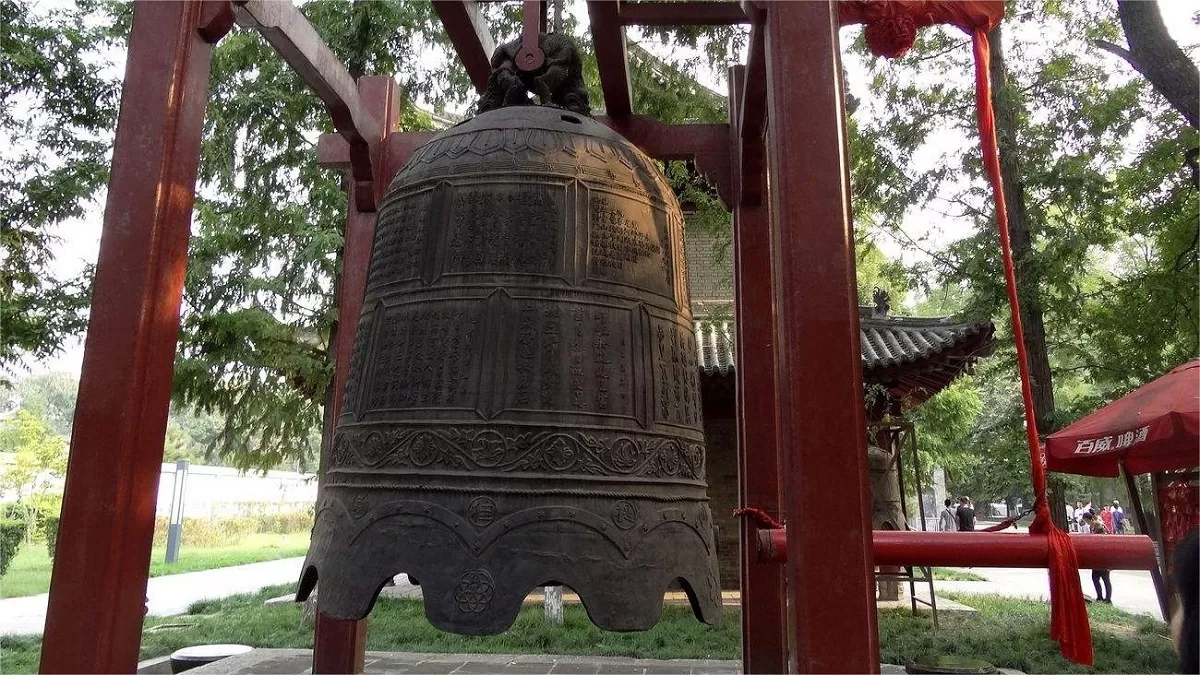 bell in the small wild goose pagoda