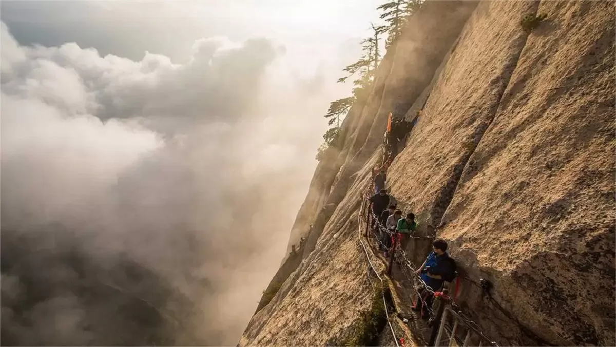 mount hua hiking trails