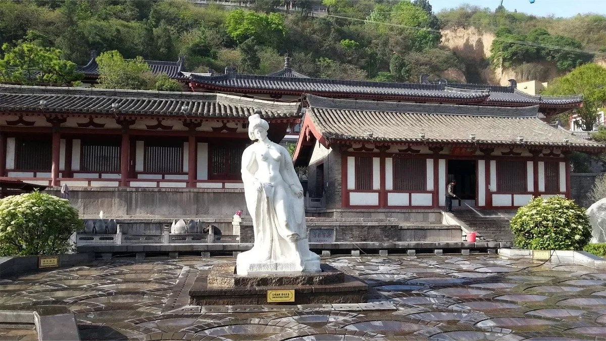 stories surrounding huaqing hot spring