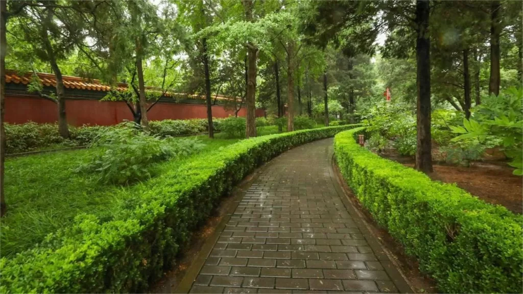 hiking trails in jingshan park