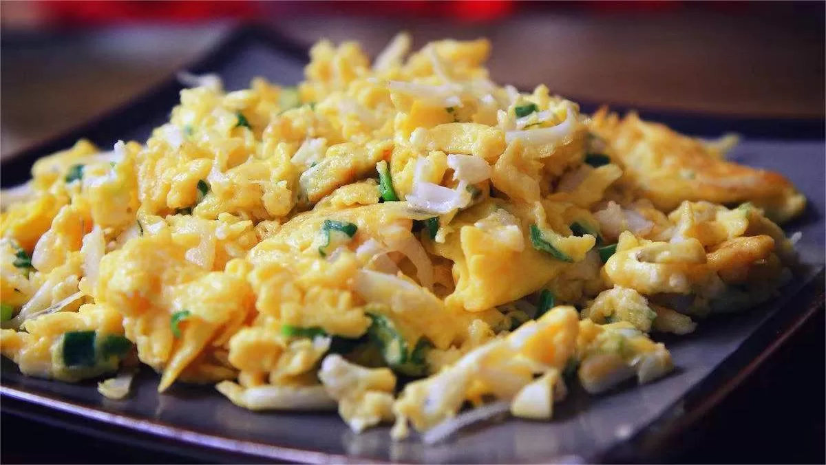 stir-fried silver fish with eggs