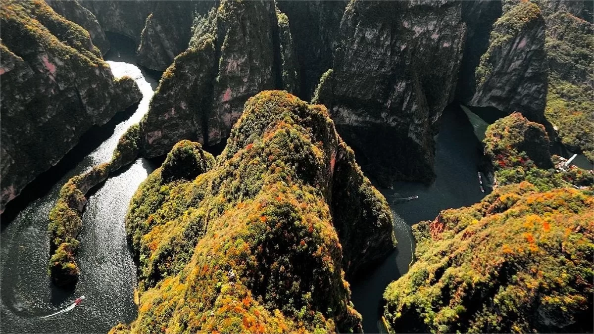 how to get to longqing gorge from beijing