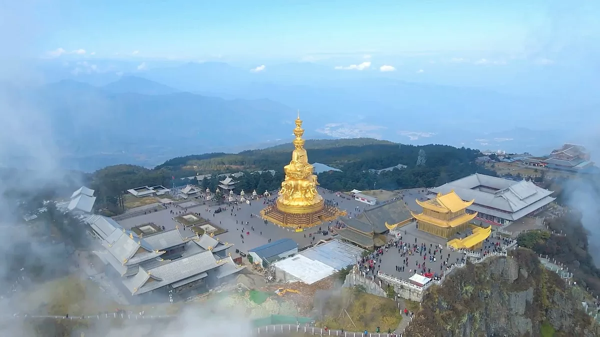 golden summit in mount emei