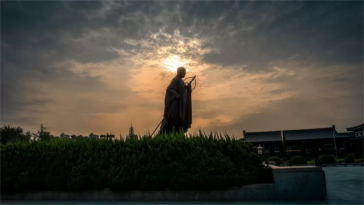 what surprised or imressed xuanzang on his visit to india