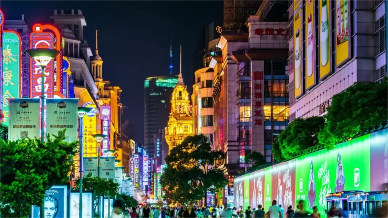 what to eat on nanjing road shanghai