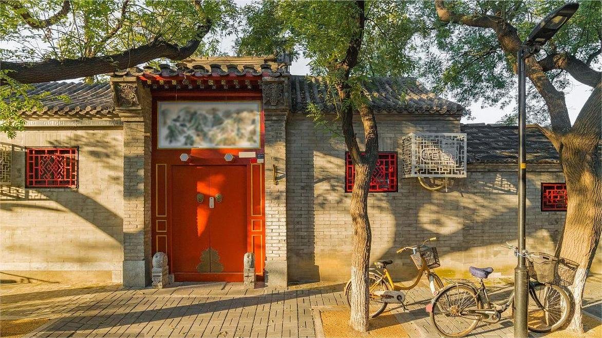 meaning of stone sculptures in front of Beijing Hutong Houses
