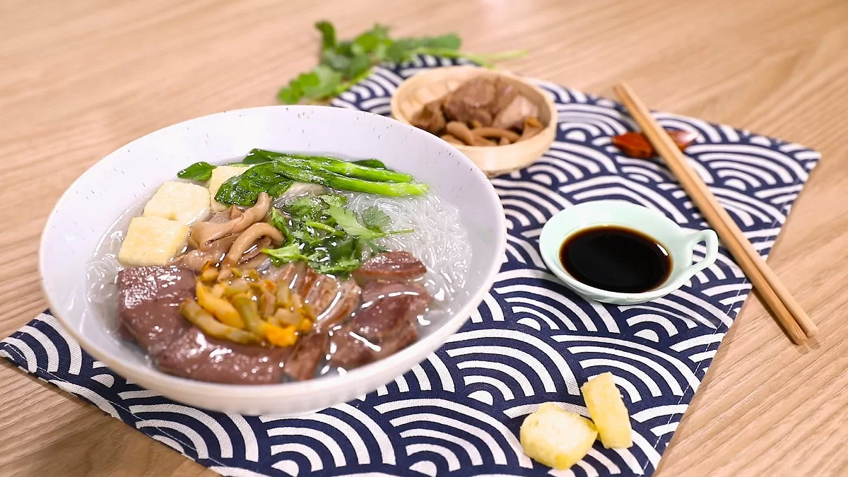 Duck Blood and Vermicelli Soup