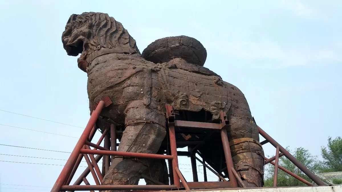 cangzhou iron lion