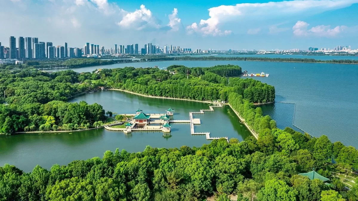 tingtao scenic area in east lake wuhan