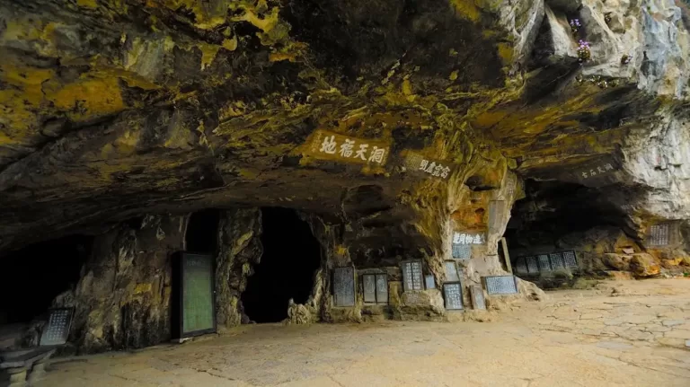 sanyou cave scenic area
