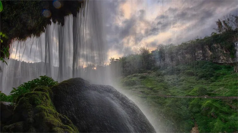 water curtain cave in huangguoshu waterfalls