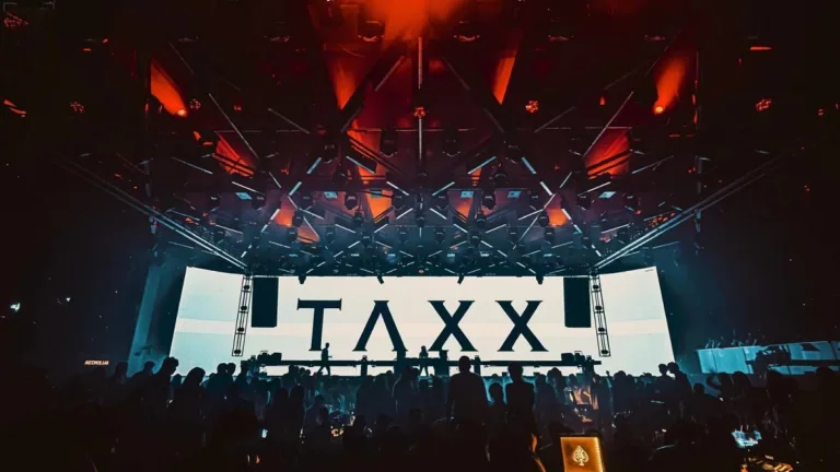 What is like to go clubbing in Shanghai