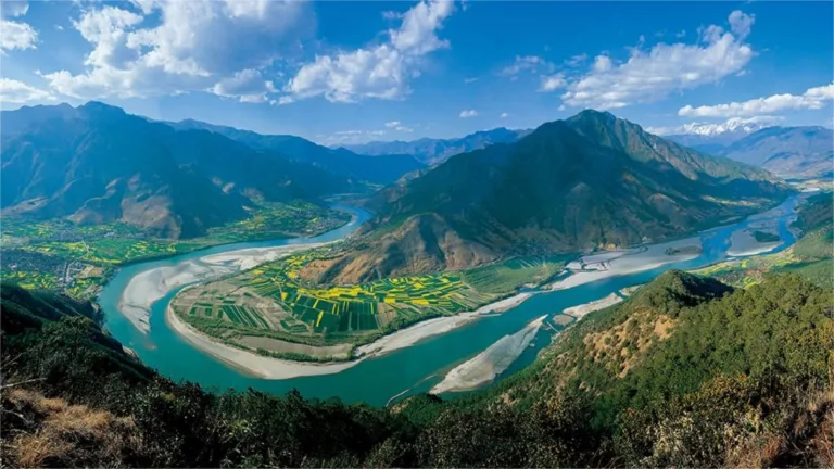 first bend of yangtze river