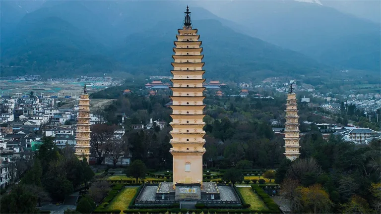 three pagodas of chongsheng temple