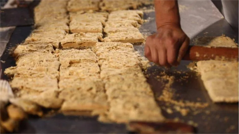 Kaifeng Peanut Pastryhua Sheng Gao