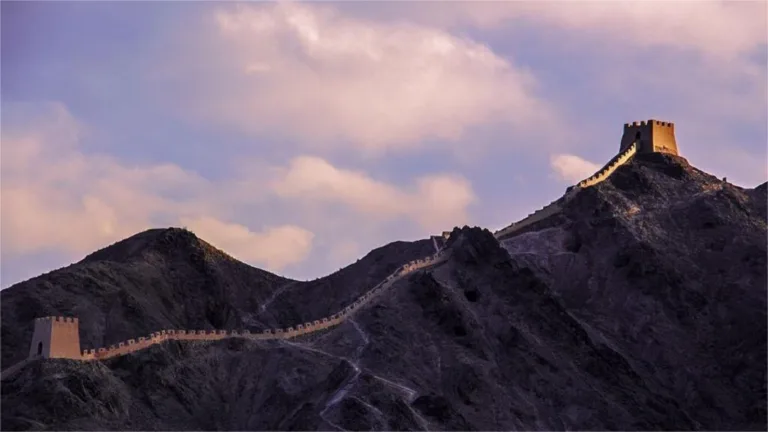 Overhanging Great Wall